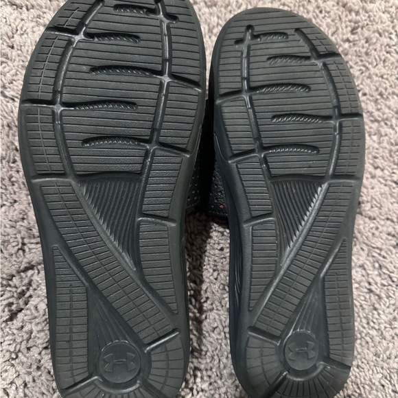 Brand new under Armour slides size 7 - Picture 2 of 4
